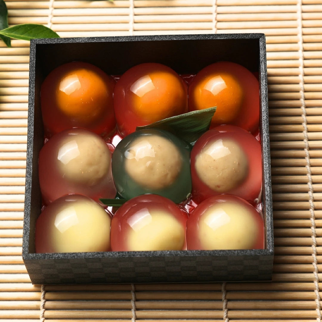 箱に入っているいも栗カボチャ水晶
