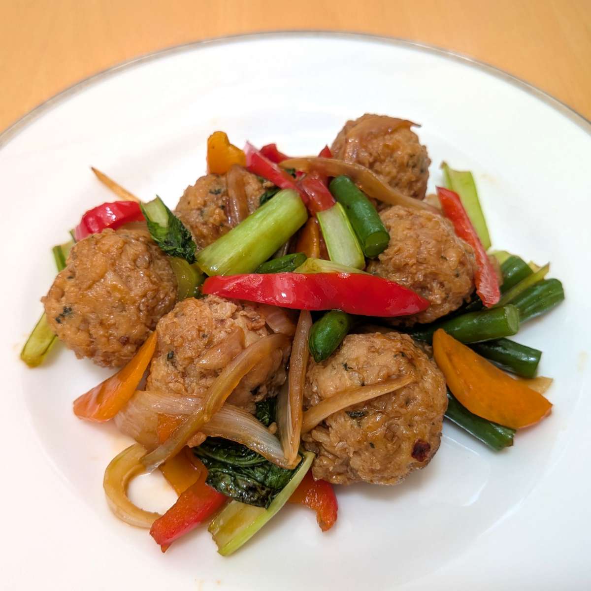 鶏肉つくね団子の野菜炒め／チキンナカタ