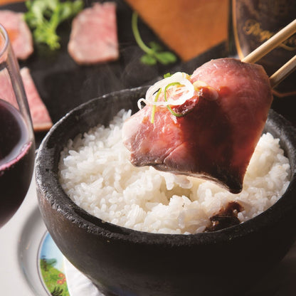 A5ランクのローストビーフ食べ比べセット_ご飯と一緒のローストビーフ