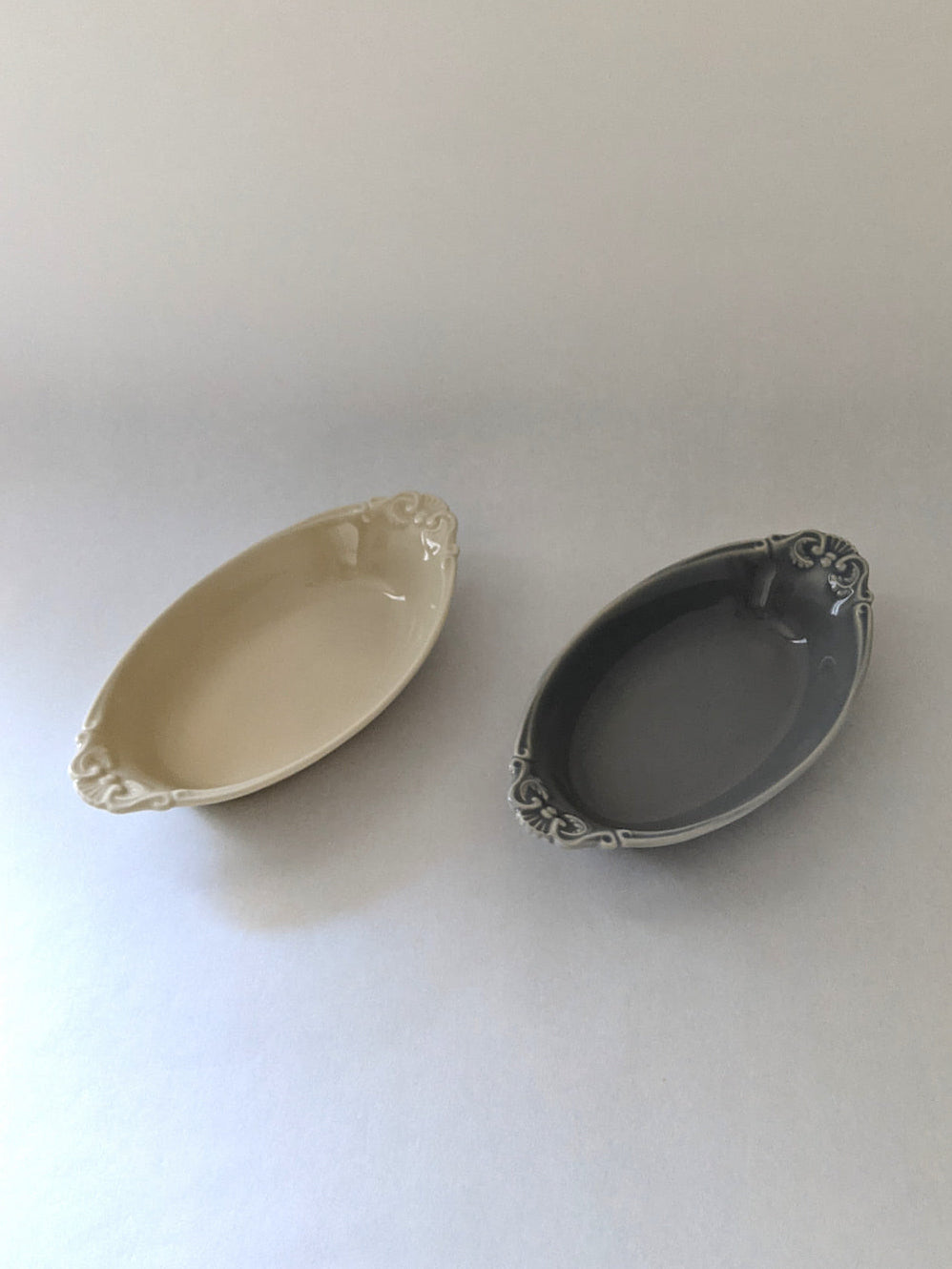 【数量＆期間限定】studio m'（スタジオエム） アカンサス / 白・グレー