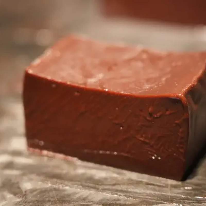 チョコテリーヌ スイートリュクス｜幻の黒糖で仕立てた濃厚ショコラ
