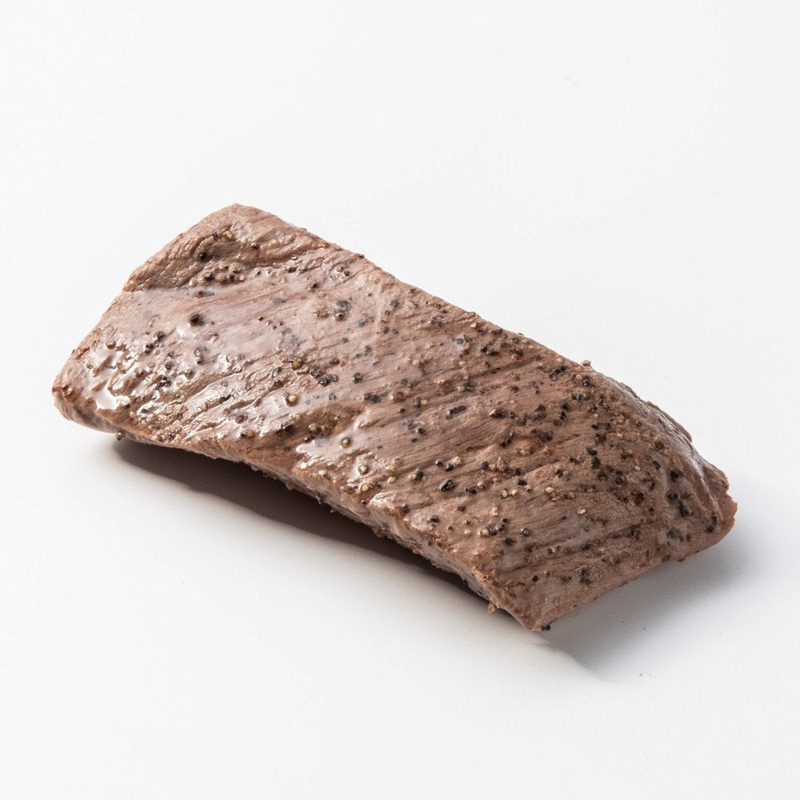 カットする前のモッタイナイビーフのローストビーフ