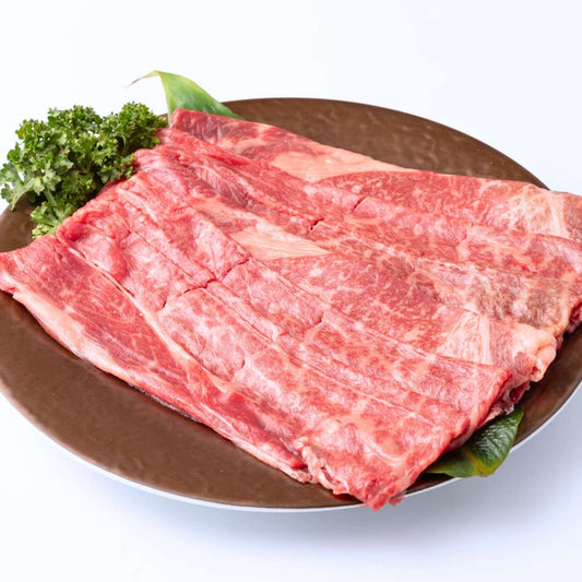 お皿に盛りつけた 肩ロース すき焼きしゃぶしゃぶ肉