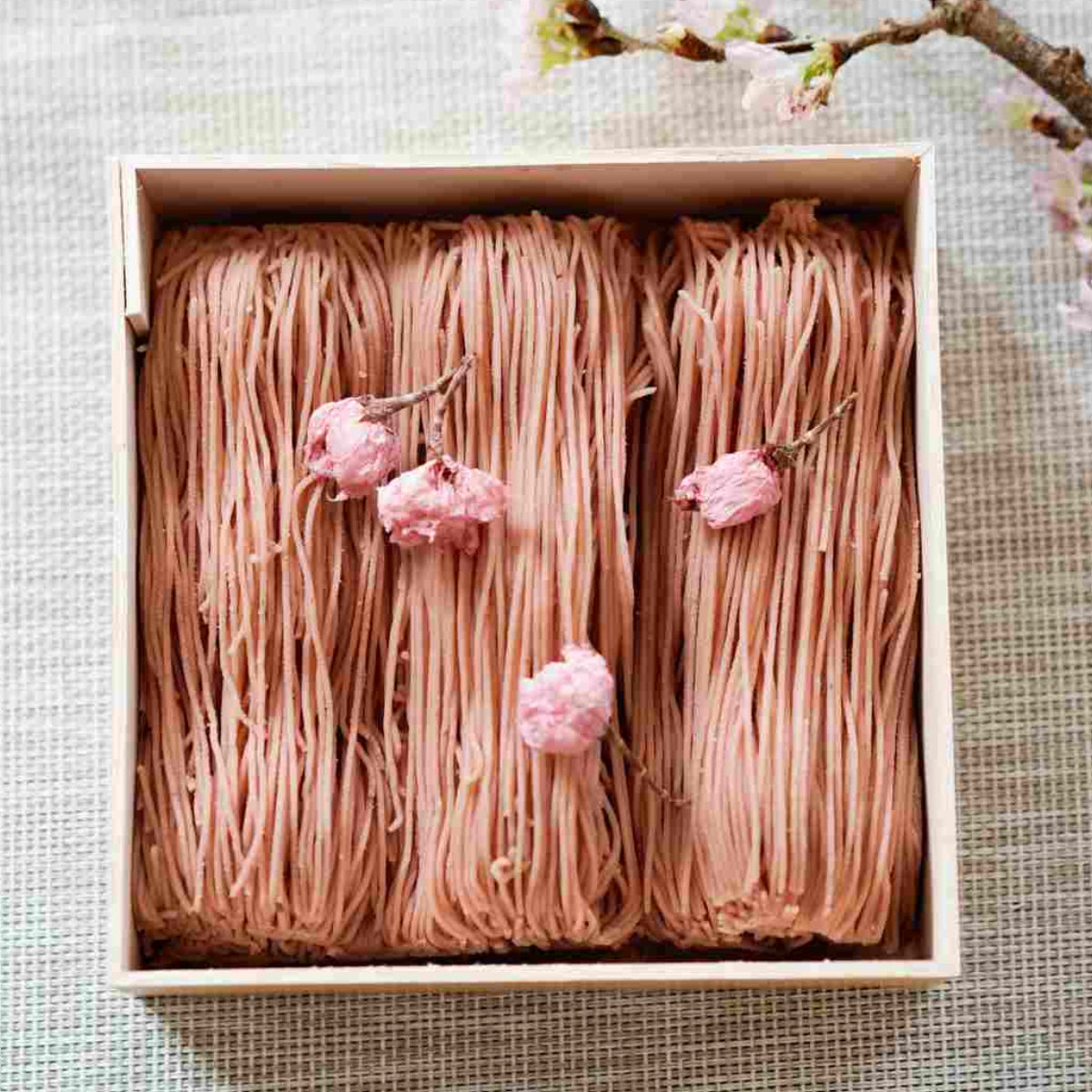 箱に入った桜水晶