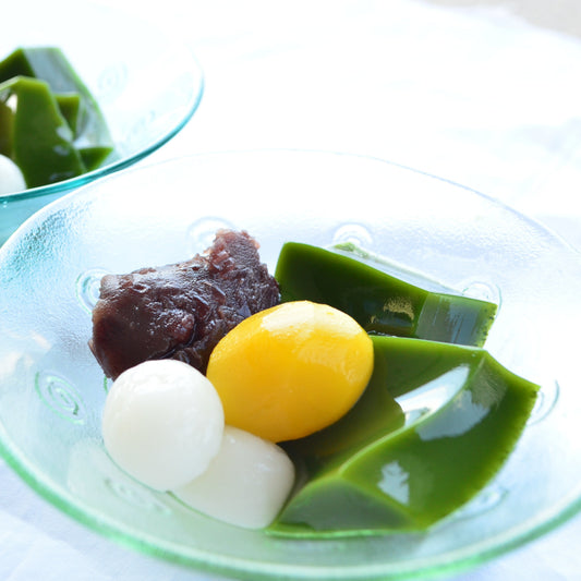 千紀園　透明のお皿に盛った宇治抹茶ゼリー
