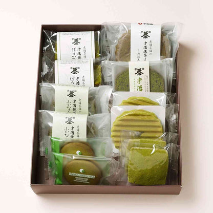 箱に入った宇治抹茶焼き菓子詰合せ